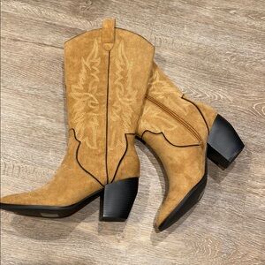 NWOT Tan Suede Western Boots
